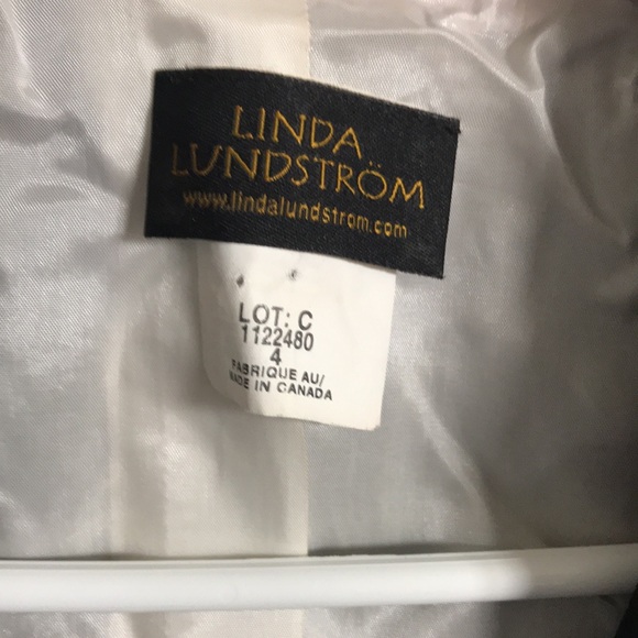 Linda Lundstrom cropped blazer with pearl accents - Picture 4 of 8